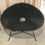 Fauteuil Sweet 27 Paola Navone : icône du design italien haut de gamme signée Paola Navone pour Gervasoni. Fauteuil au tressage PVC noir mat et aux formes sinueuses organiques. Dimensions 101 x 80 x 71 H cm pour une assise généreuse et enveloppante. Décorateurs d’intérieur, ensembliers, décorateurs et architecte le plébiscitent pour son caractère sculptural et son confort exceptionnel. Bel Œil à Marseille le met en valeur dans son showroom dédié au mobilier haut de gamme. Cette pièce embellit les intérieurs de Nice, Cannes, Monaco, Marseille et Saint Tropez. Bel Œil accompagne architectes, décorateurs et particuliers dans leurs projets de decoration sophistiquée. Le Fauteuil Sweet 27 Paola Navone offre une expérience d’assise unique grâce à son tressage fluide et ses courbes sensuelles. Découvrez chez Bel Œil l’innovation Gervasoni en sièges haut de gamme. Nous sélectionnons les créations les plus raffinées pour une décoration haut de gamme. Faites appel à notre expertise en ensemblier et décorateur d’intérieur à Marseille. Nous intervenons à Nice, Cannes, Monaco et Saint Tropez. Ce fauteuil célèbre la rencontre entre artisanat du tressage et design organique contemporain. Bel Œil, votre référence en mobilier design et art de vivre.