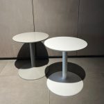 Table Basse Spool Piero Lissoni : table basse design haut de gamme créée par Piero Lissoni pour B&B Italia en polyuréthane rigide laqué glossy. Dimensions précises Diamètre 40 cm x Hauteur 44,5 cm pour une utilisation fluide. Coloris Grege et Perle parmi une large palette. Cette pièce iconique du design contemporain captive décorateurs d’intérieur, ensembliers, décorateurs et architecte. Bel Œil à Marseille l’expose dans son showroom mobilier haut de gamme. Elle s’harmonise idéalement dans les intérieurs de Nice, Cannes, Monaco, Marseille et Saint Tropez. Bel Œil, ensemblier et décorateur d’intérieur, guide vos projets de decoration sophistiquée. La table Basse Spool Piero Lissoni allie art et praticité avec grâce. Découvrez chez Bel Œil l’excellence B&B Italia. Nous proposons les plus belles créations pour une décoration haut de gamme. Architectes, décorateurs et particuliers font confiance à Bel Œil à Marseille. Nous rayonnons à Nice, Cannes, Monaco et Saint Tropez. Cette table incarne la légèreté sculpturale et la qualité artisanale. Bel Œil, votre partenaire pour un intérieur d’exception en art et mobilier design haut de gamme.