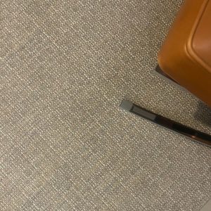 Tapis Chic Limited Edition est un tapis haut de gamme conçu pour sublimer les projets de design et de decoration à Nice, Cannes, Monaco, Marseille et Saint Tropez. Grâce à son tissage plat et à sa composition en lin, coton, polyester et viscose, il offre une texture élégante et résistante. Dans un projet réalisé par un décorateur d’intérieur, un architecte ou un ensemblier, ce tapis devient un élément structurant de l’espace. Il apporte chaleur et équilibre visuel. Dans les univers Bel Oeil, il s’intègre parfaitement aux côtés de mobilier haut de gamme et d’objets d’art. À Monaco ou Cannes, il complète des intérieurs sophistiqués. À Marseille et Nice, il accompagne des projets contemporains. À Saint Tropez, il s’adapte à des espaces lumineux et élégants. Ce tapis répond ainsi aux exigences des professionnels du design. Il allie esthétique, fonctionnalité et durabilité dans une approche cohérente de la decoration haut de gamme.