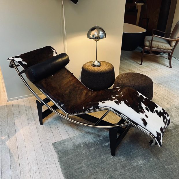 Cassina LC4 2